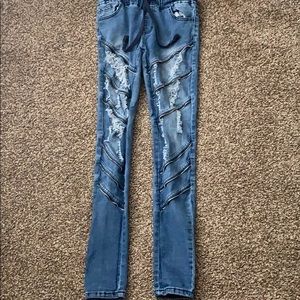 Ripped/zipper jeans